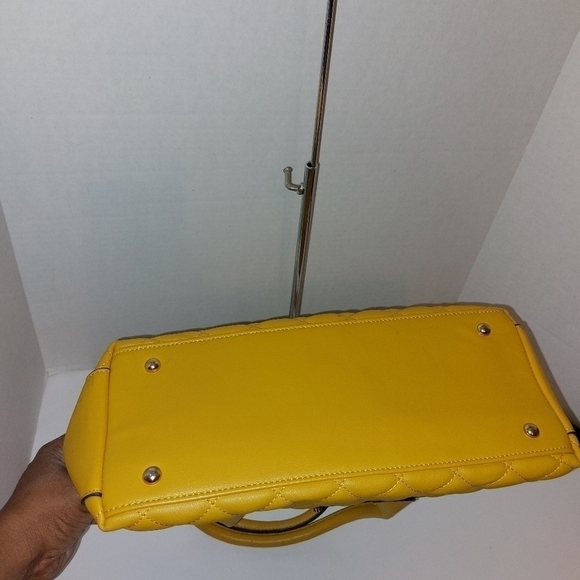 Ladies Quilted Sachel Bag - Picture 3 of 4